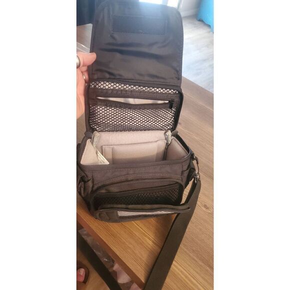 Lowepro Shoulder Camera Bag - Picture 7 of 9